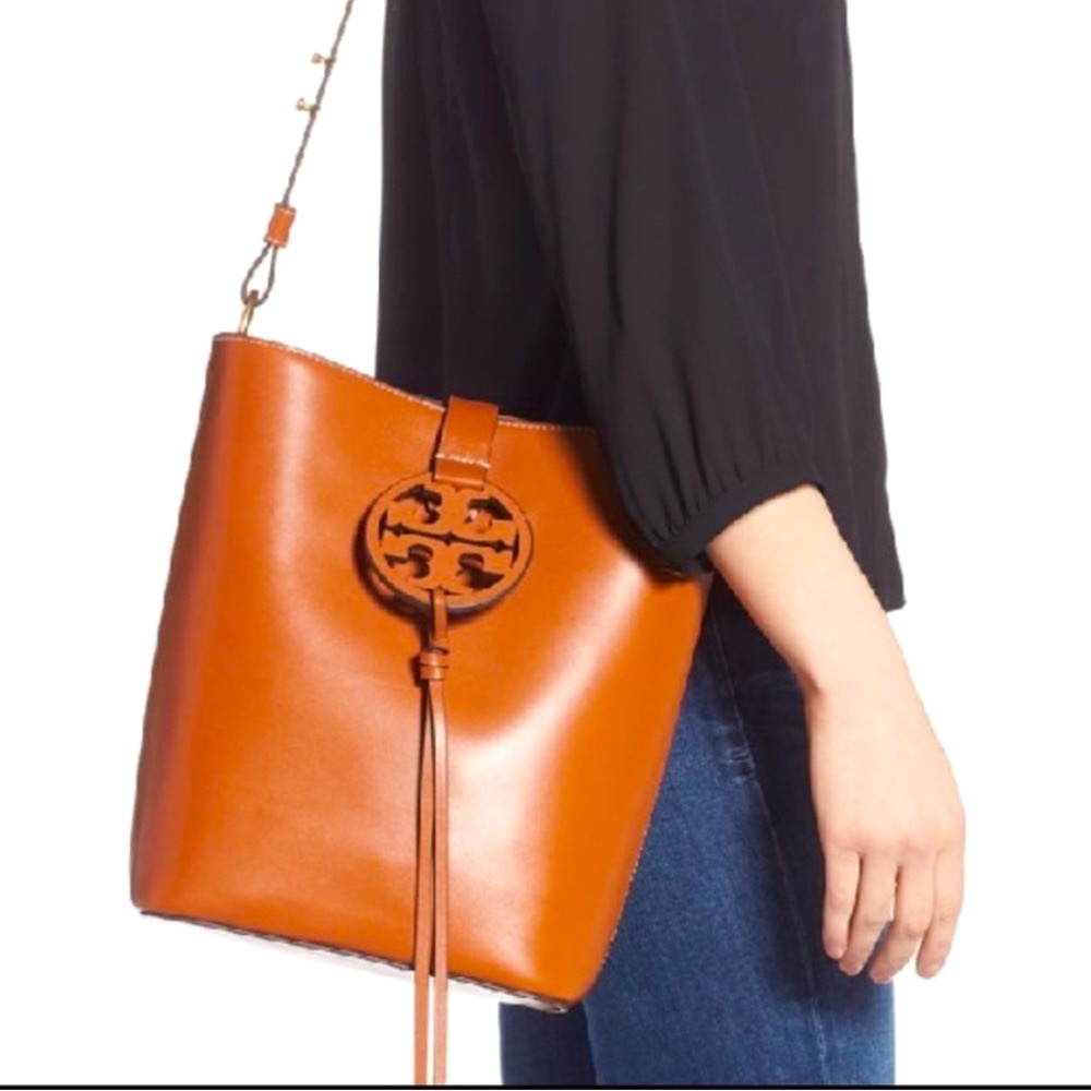 Beautiful, EUC leather Tory Burch Miller Bucket Bag. Regular size.